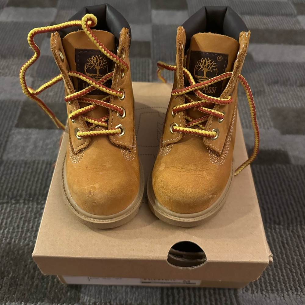 Timberland toddler Boots - Tan size 5.5